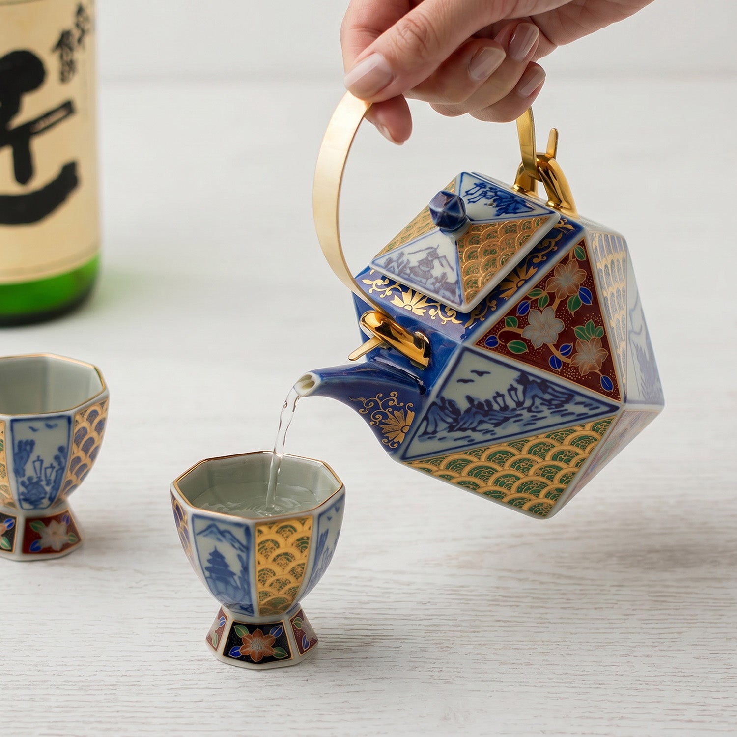 金襴手山水 半酒器揃(化粧箱入)