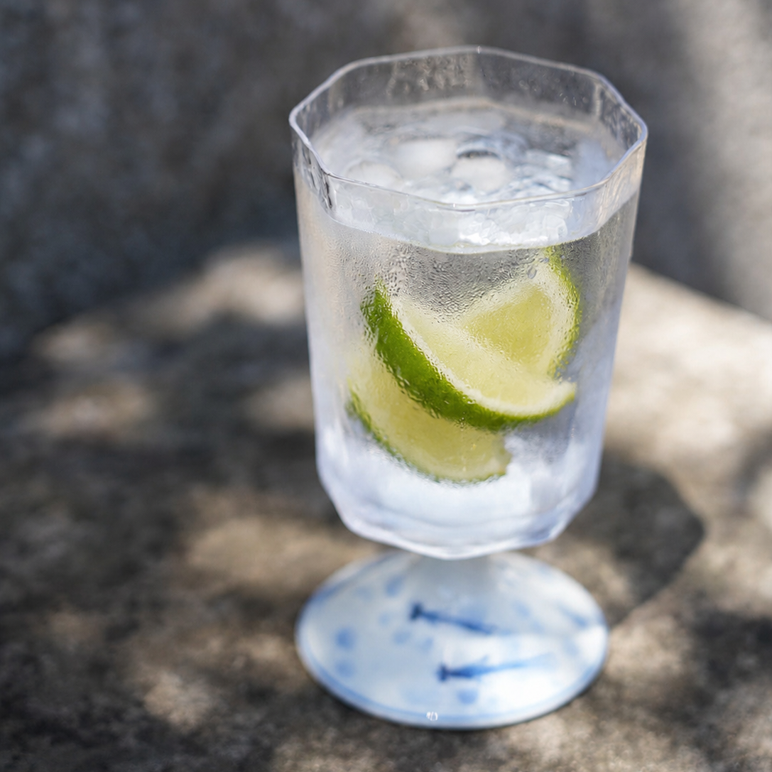 染付めだか 八角高台硝子杯（小）