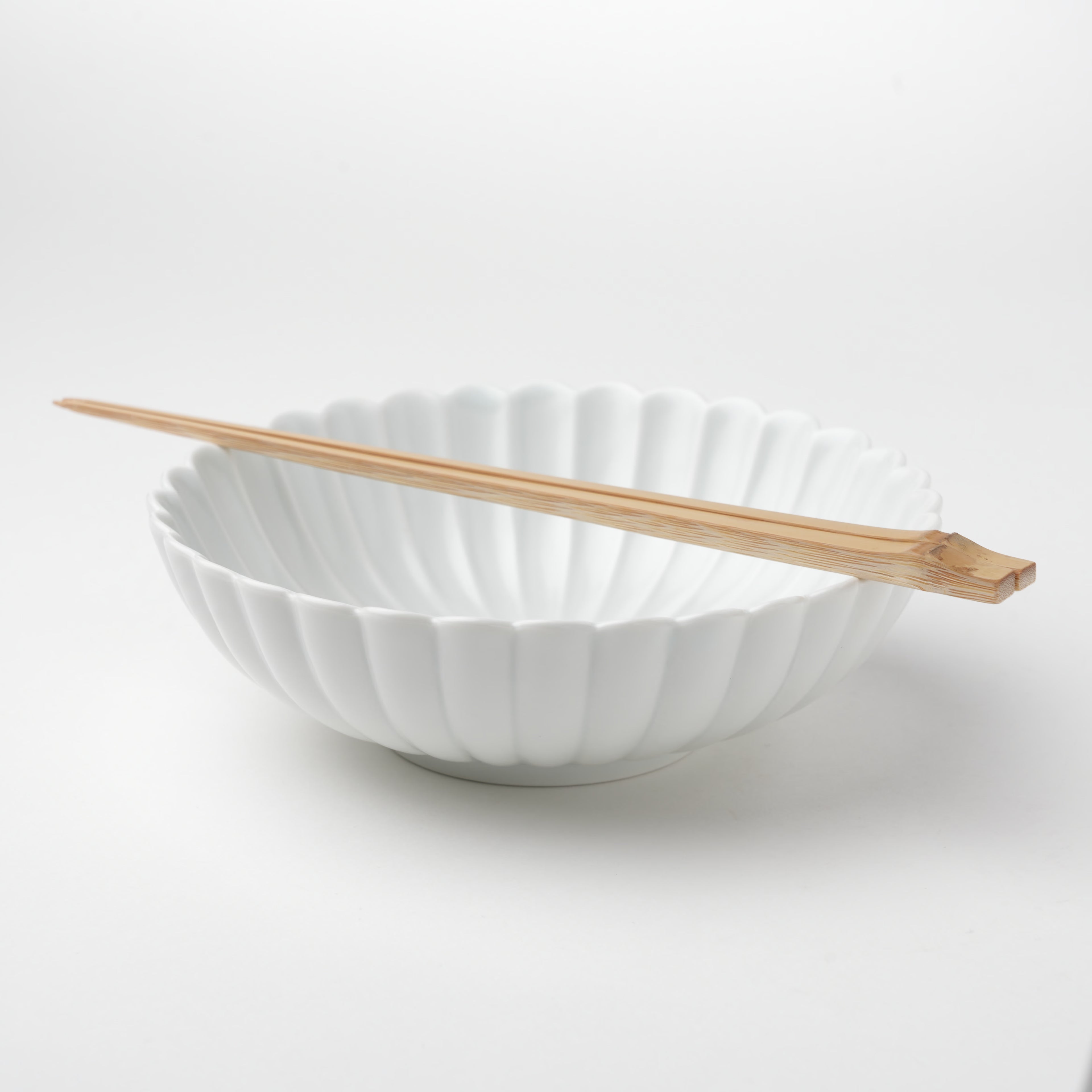 白マット　菊彫丸鉢